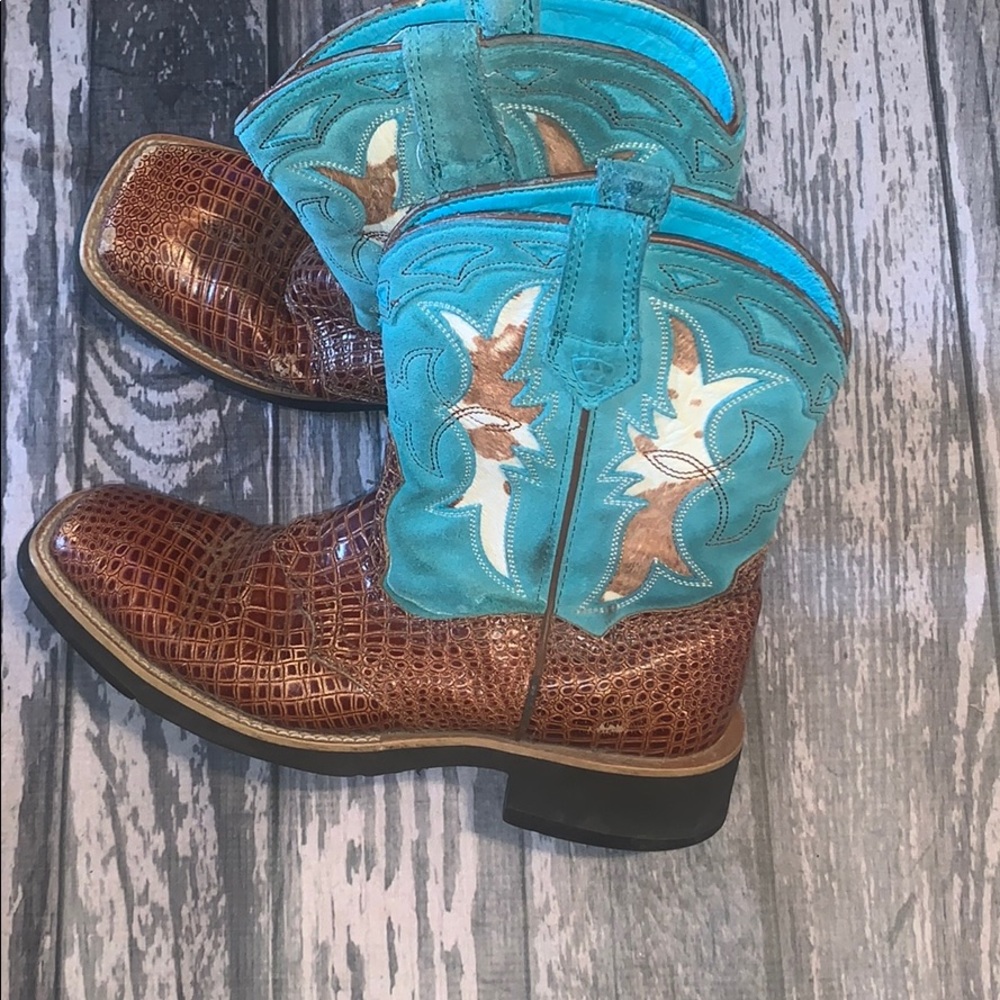 Ariat Turquoise & Brown Cowboy Boots Size 7 1/2 B